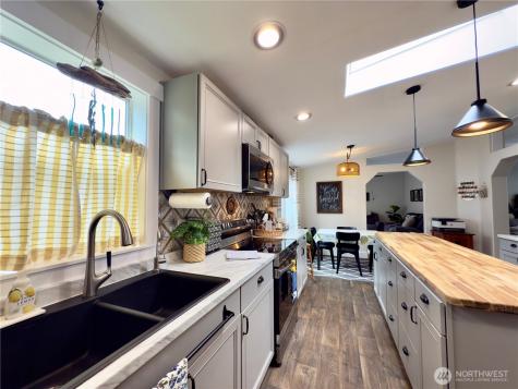609 Chenois Avenue NE Ocean Shores WA 98569