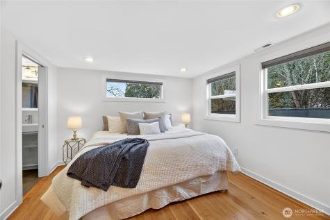 3528 SW 98th Street Seattle WA 98126