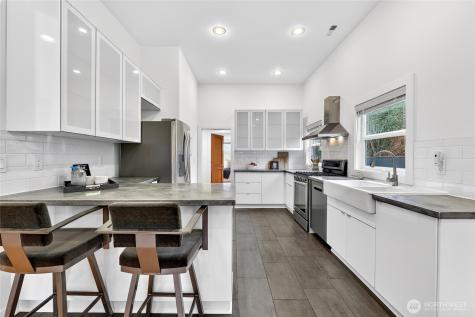 3528 SW 98th Street Seattle WA 98126