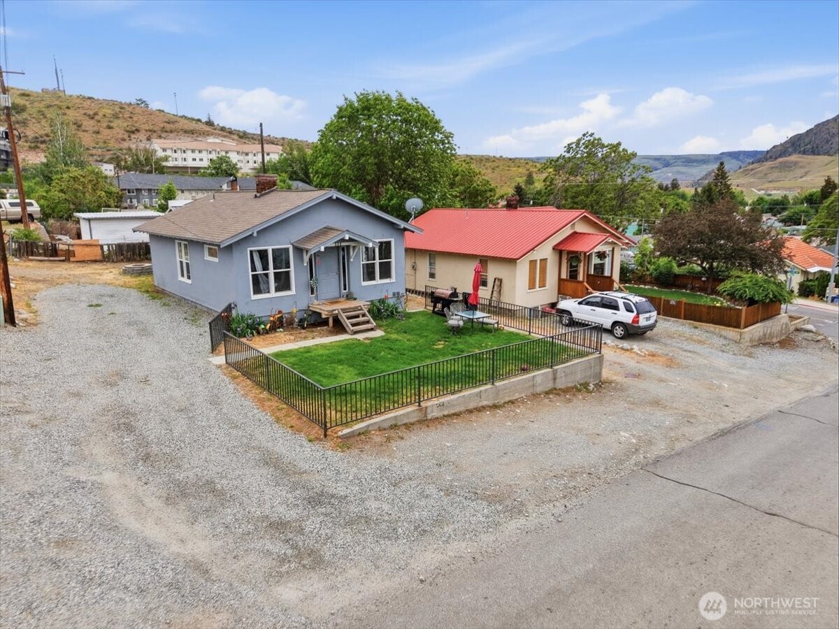 608 N Bradley Street Chelan WA 98816