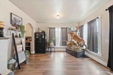 608 N Bradley Street Chelan WA 98816