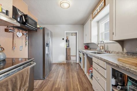 608 N Bradley Street Chelan WA 98816