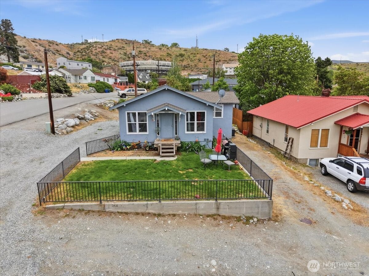 608 N Bradley Street Chelan WA 98816