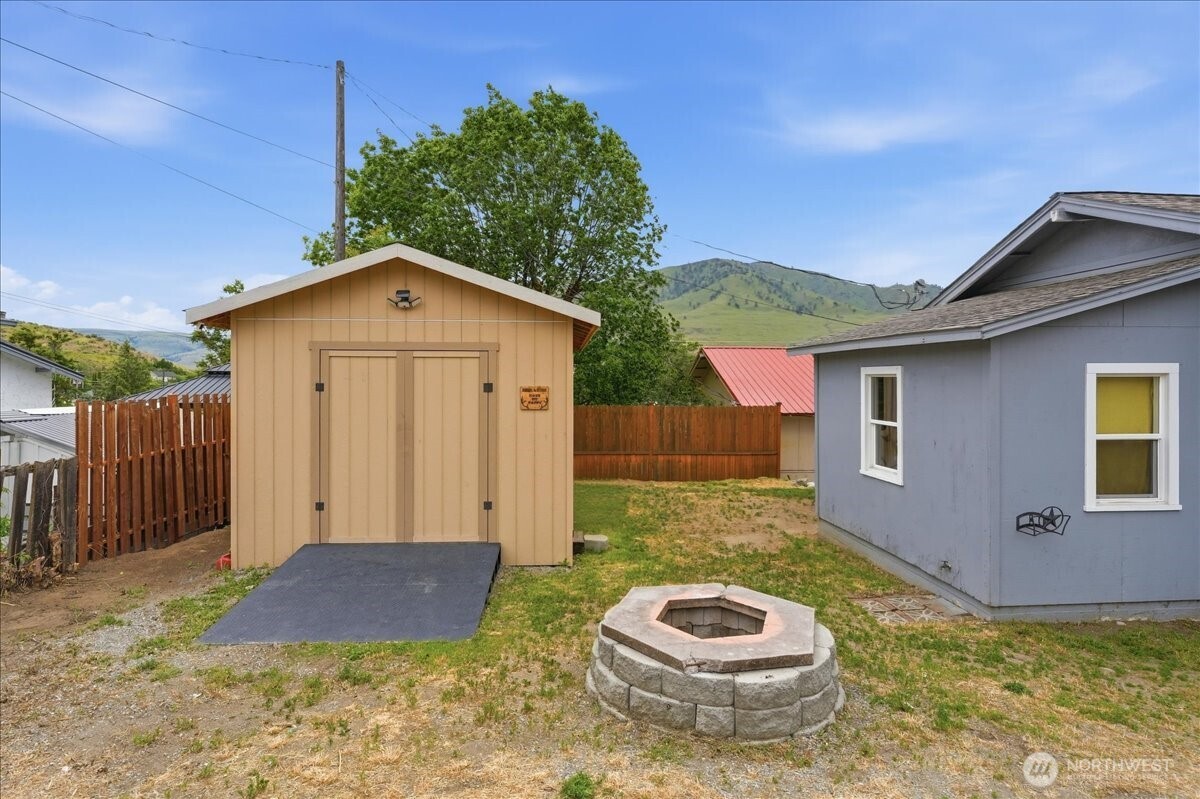 608 N Bradley Street Chelan WA 98816
