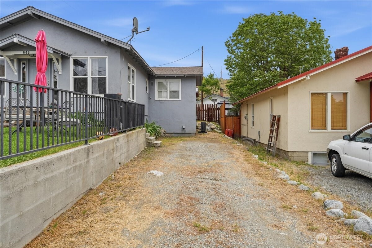 608 N Bradley Street Chelan WA 98816