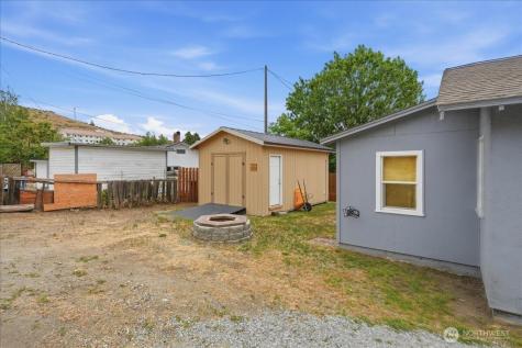 608 N Bradley Street Chelan WA 98816