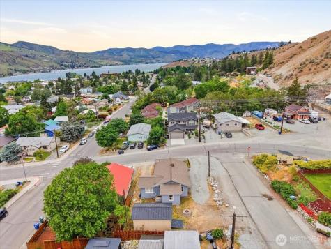 608 N Bradley Street Chelan WA 98816