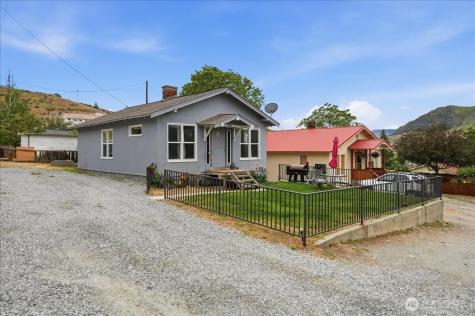 608 N Bradley Street Chelan WA 98816