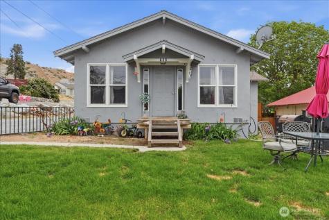 608 N Bradley Street Chelan WA 98816