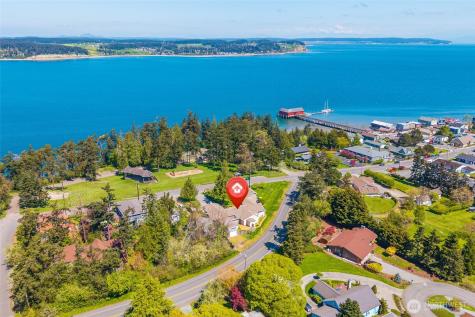 305 NW Coveland Street Coupeville WA 98239