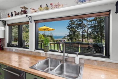 305 NW Coveland Street Coupeville WA 98239