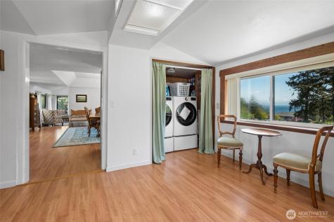 305 NW Coveland Street Coupeville WA 98239