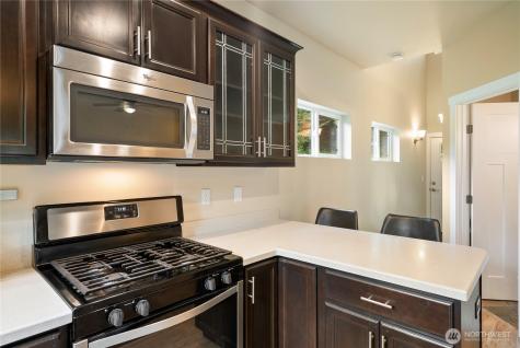 7270 E Grandview Street Port Orchard WA 98366