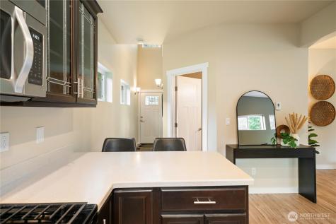 7270 E Grandview Street Port Orchard WA 98366