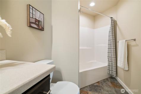 7270 E Grandview Street Port Orchard WA 98366