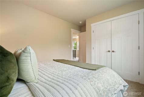 7270 E Grandview Street Port Orchard WA 98366