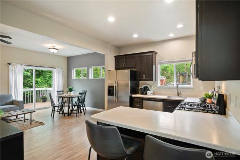 7270 E Grandview Street Port Orchard WA 98366