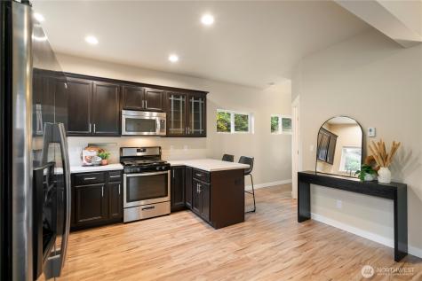 7270 E Grandview Street Port Orchard WA 98366