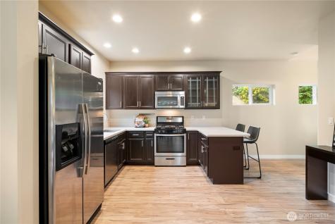 7270 E Grandview Street Port Orchard WA 98366