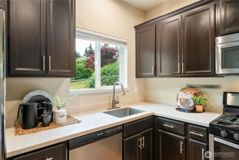 7270 E Grandview Street Port Orchard WA 98366