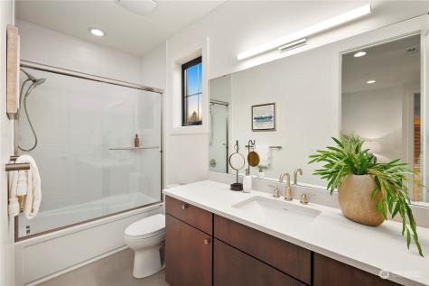 26 SE 152nd Street Issaquah WA 98025