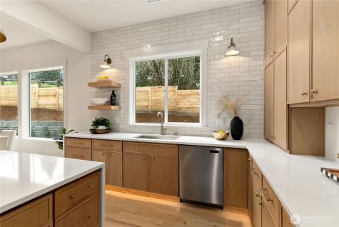 1305 Maine Court Milton WA 98354