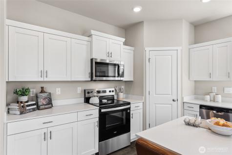 553 Wall Street Buckley WA 98321