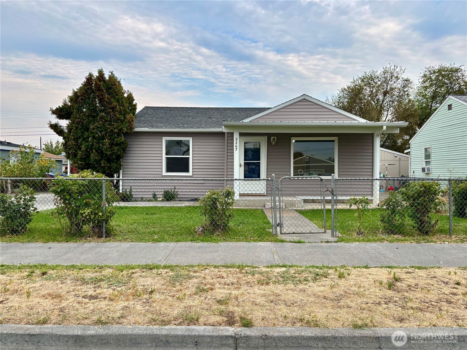 2207 W Spruce Street Moses Lake WA 98837