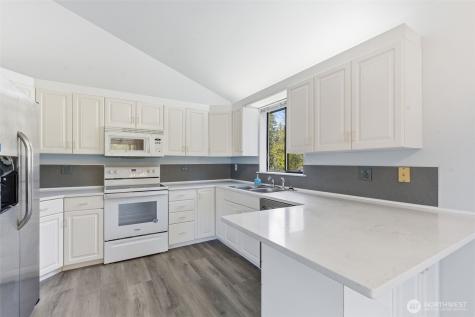 80 NE Brook Place Tahuya WA 98588