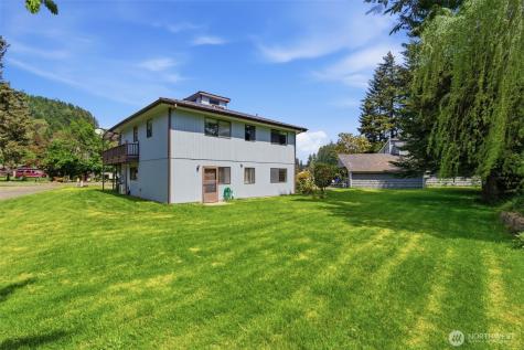 80 NE Brook Place Tahuya WA 98588