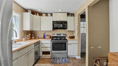 8650 10th Avenue SW Seattle WA 98106