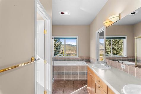 946 Briarwood Drive East Wenatchee WA 98802