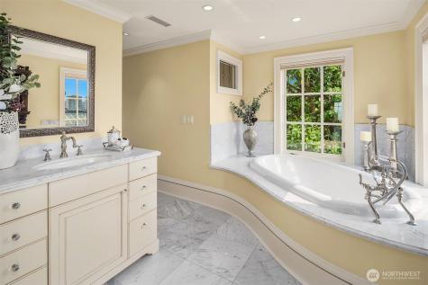 623 W Highland Drive Seattle WA 98119