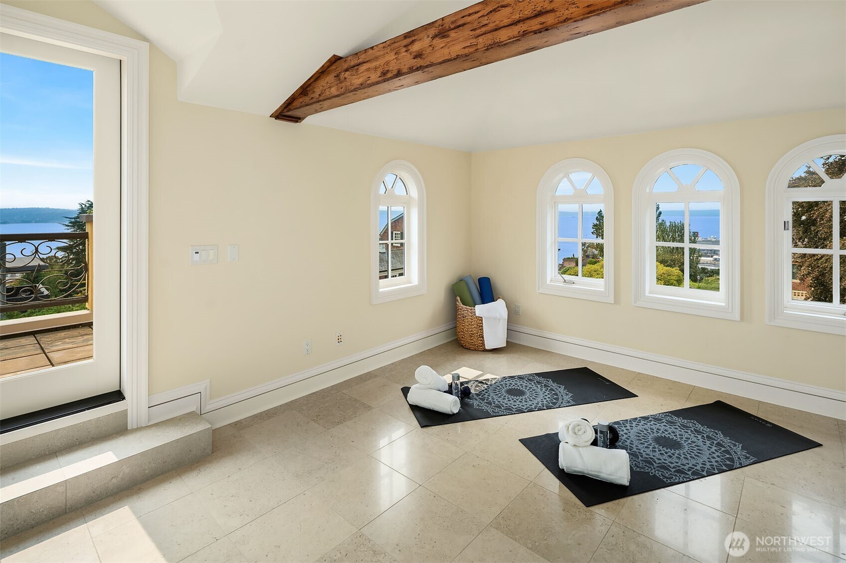 623 W Highland Drive Seattle WA 98119