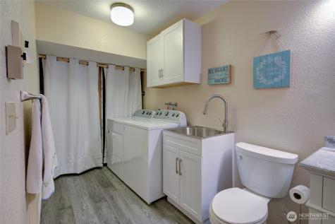347 Sand Dune Avenue SW Ocean Shores WA 98569