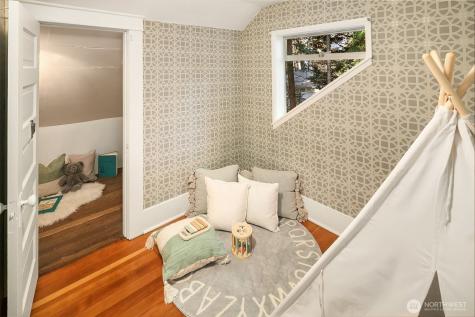 4240 Cramer Street Seattle WA 98199