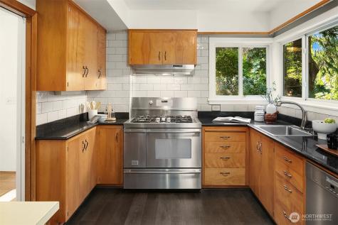 4240 Cramer Street Seattle WA 98199
