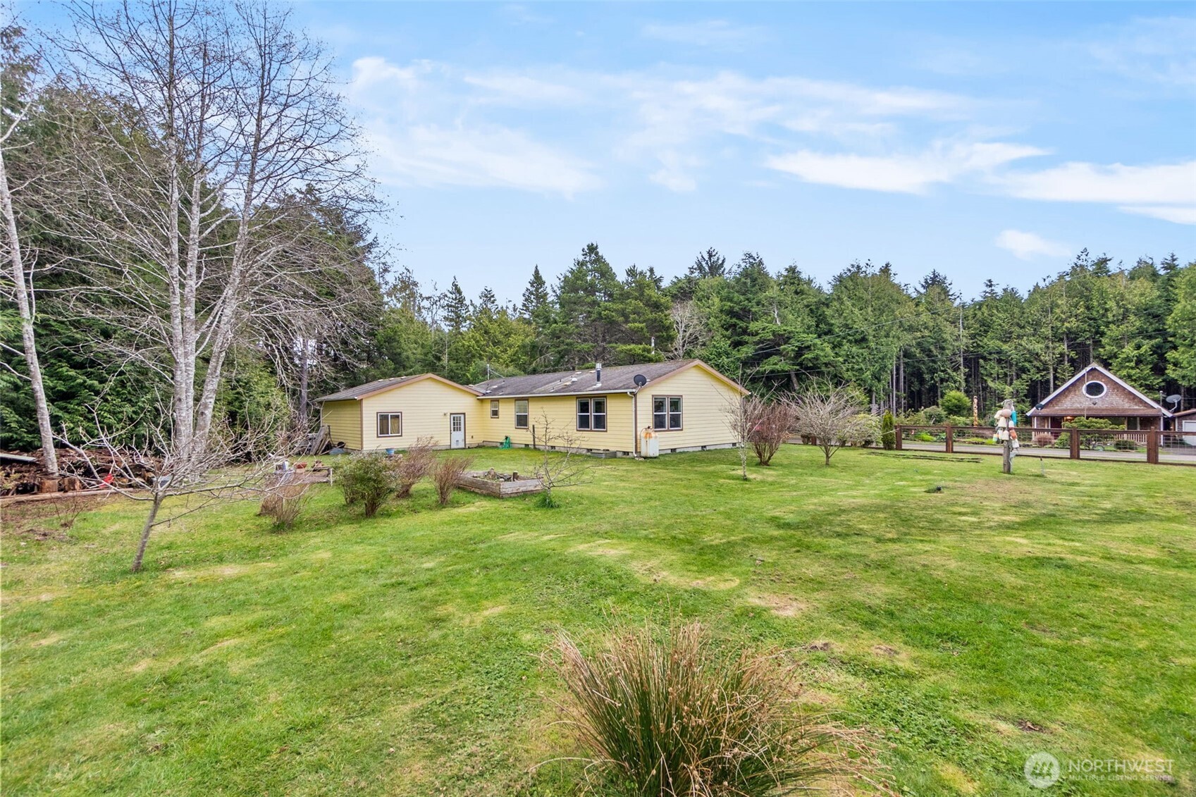 39 Paradise Lane Pacific Beach WA 98571