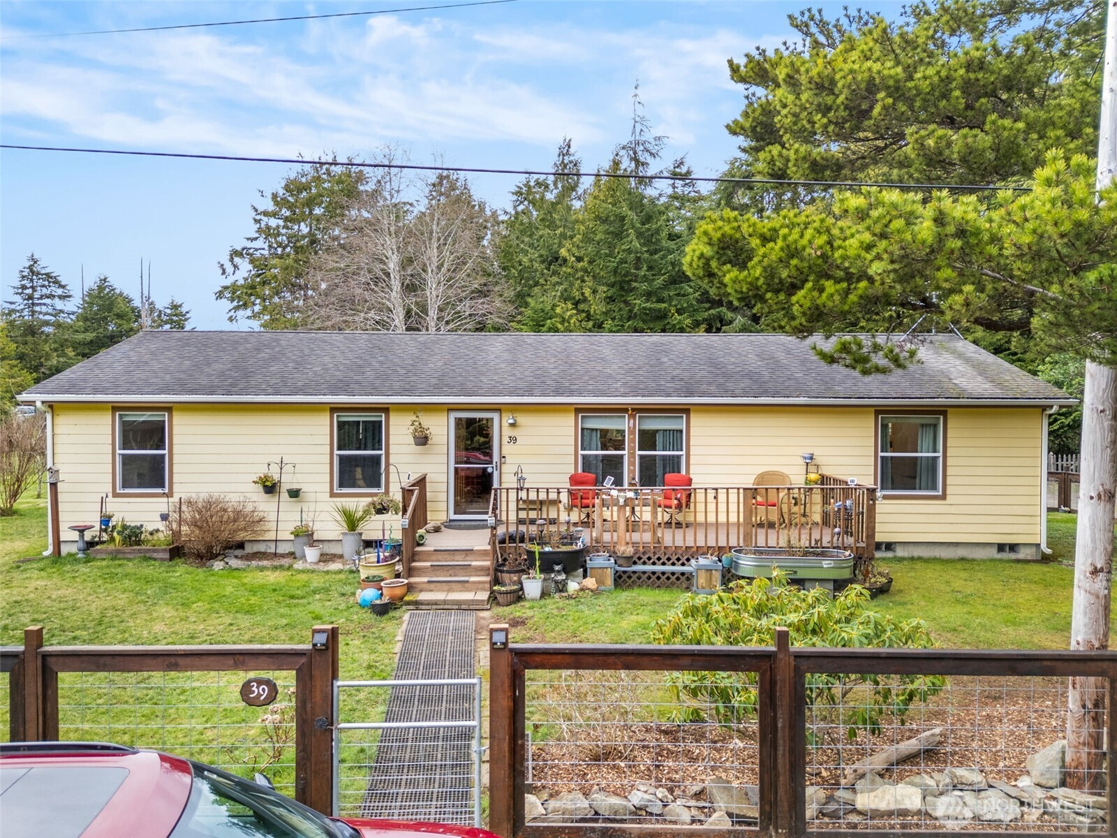 39 Paradise Lane Pacific Beach WA 98571