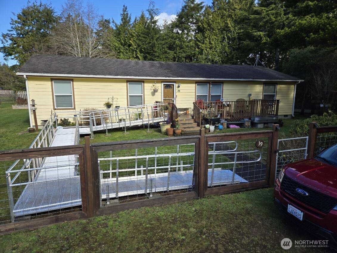 39 Paradise Lane Pacific Beach WA 98571