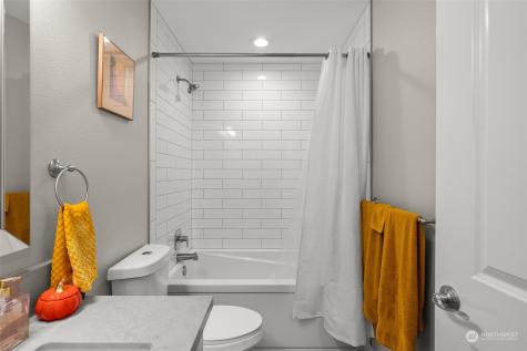 571 Puffin Avenue NE Ocean Shores WA 98569