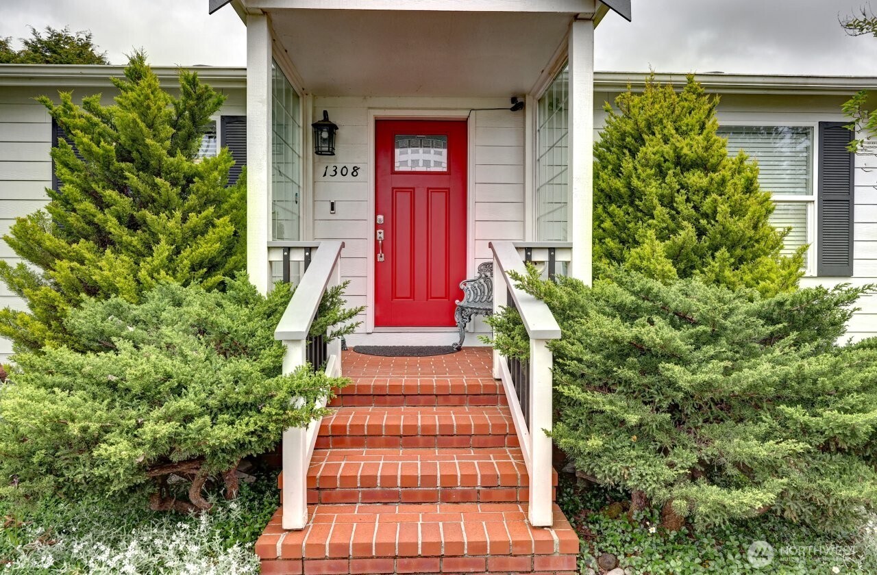 1308 N Washington Avenue Long Beach WA 98631