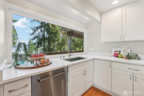 411 W Lake Sammamish Parkway NE Bellevue WA 98008
