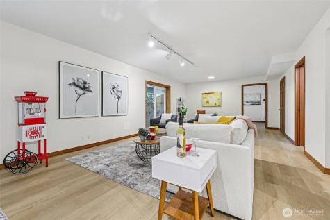 411 W Lake Sammamish Parkway NE Bellevue WA 98008