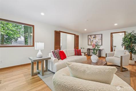 411 W Lake Sammamish Parkway NE Bellevue WA 98008