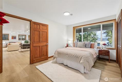 411 W Lake Sammamish Parkway NE Bellevue WA 98008