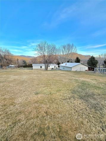 859 Highway 7 Tonasket WA 98855