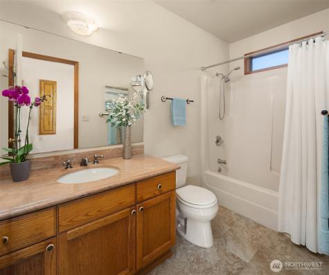 4831 37th Avenue NE Seattle WA 98105