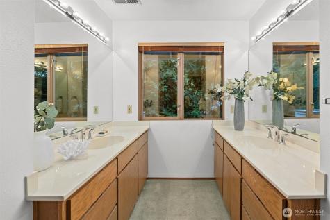 13619 NE 28th Street Bellevue WA 98005