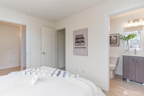 437 NE 73rd Street Seattle WA 98115